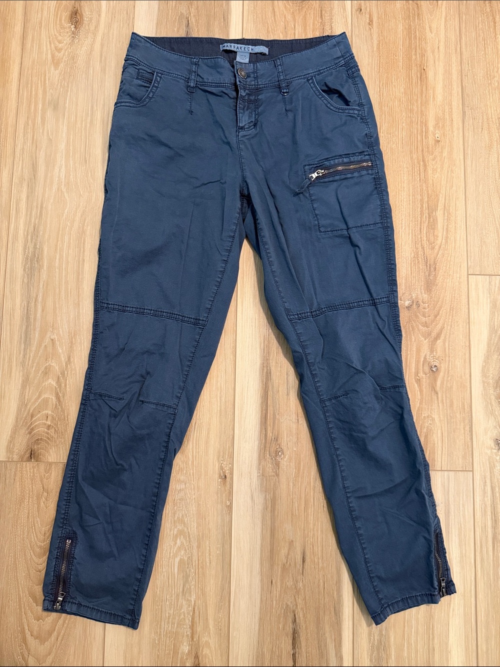 Navy Cargo-Style Skinny Pants with Front Zipper Pocket